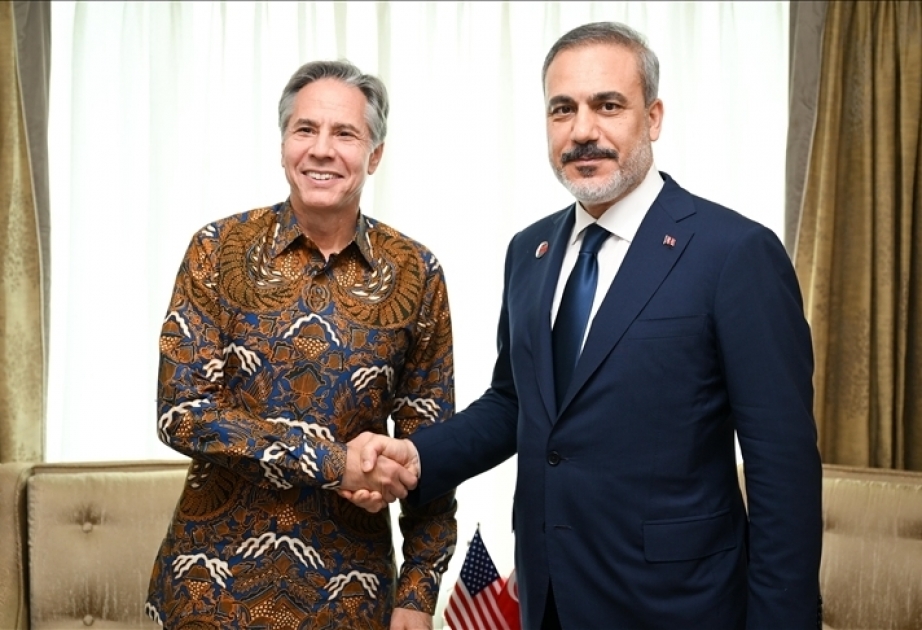Le ministre turc des Affaires étrangères rencontre le secrétaire d'État américain à Jakarta