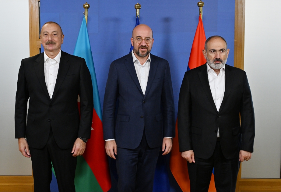 Aserbaidschans Präsident, EU-Ratspräsident und Armeniens Premierminister treffen sich in Brüssel VIDEO