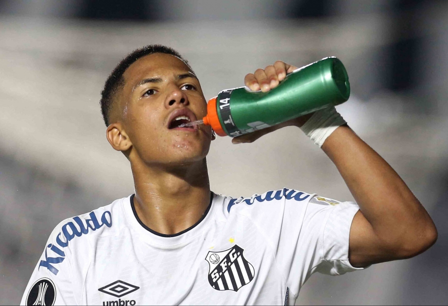 “Çelsi” klubu “Santos”un 18 yaşlı hücumçusunu transfer edib