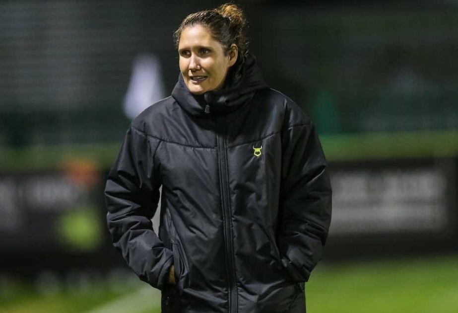 Football: first female head coach in men’s game lasts two weeks