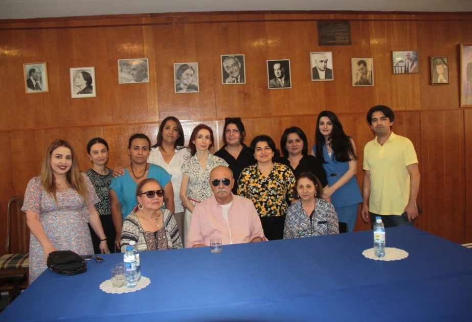 Teatr Xadimləri İttifaqında bir qrup jurnalist fəxri fərmanla təltif edilib