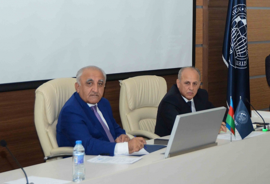 UNEC-də ilk: İnzibati heyətin xidməti fəaliyyəti qiymətləndirildi