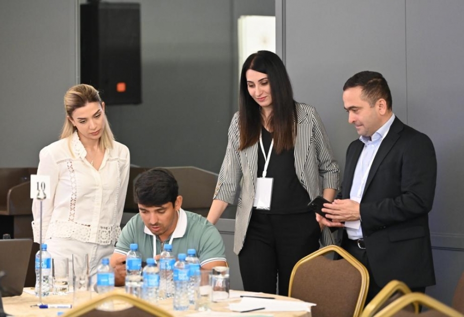 “Effektiv kommunikasiya” mövzusunda təlim keçirilib