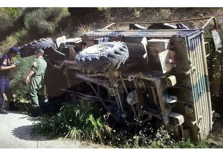 В Кяльбаджаре автомобиль с военнослужащими попал в аварию, есть погибший и раненый