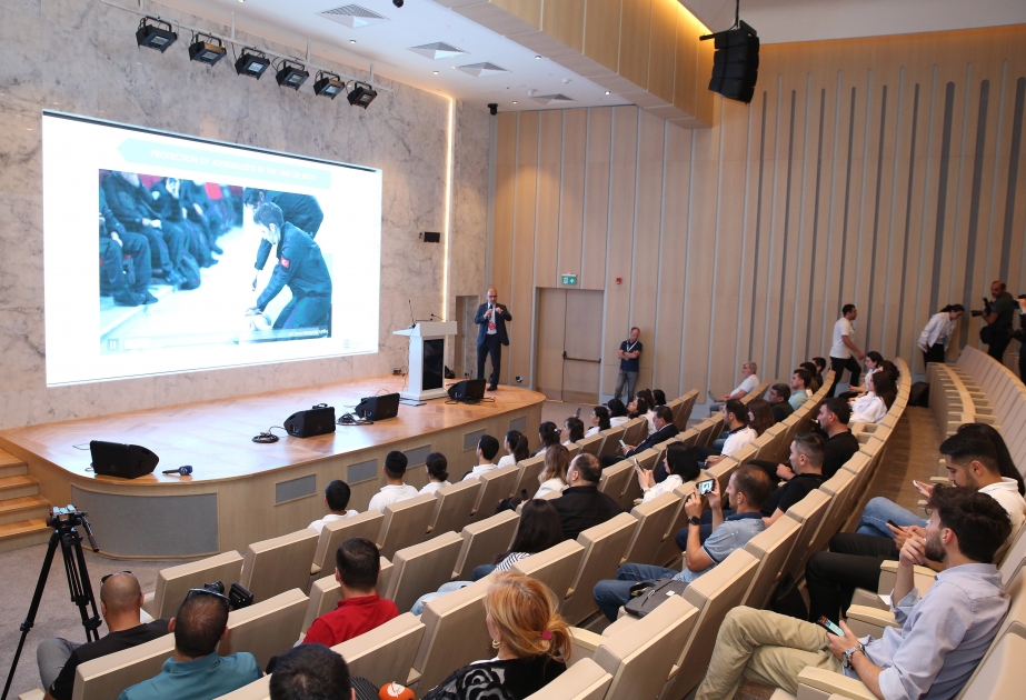 Şuşada keçirilən Qlobal Media Forumu böhran vəziyyətində jurnalistika mövzusunda təlimlə başa çatıb