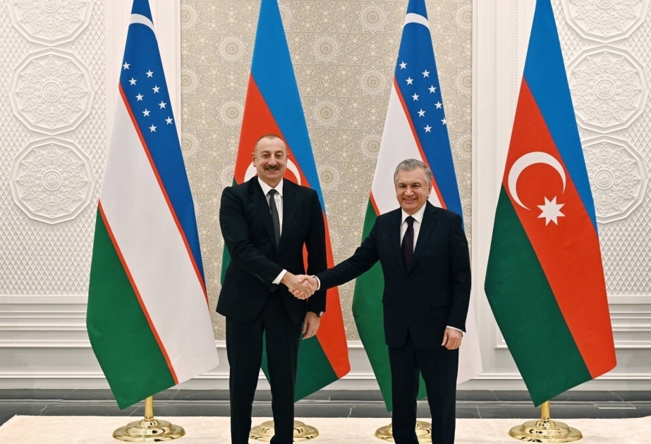 مكالمة هاتفية بين رئيسي أذربيجان وأوزبكستان