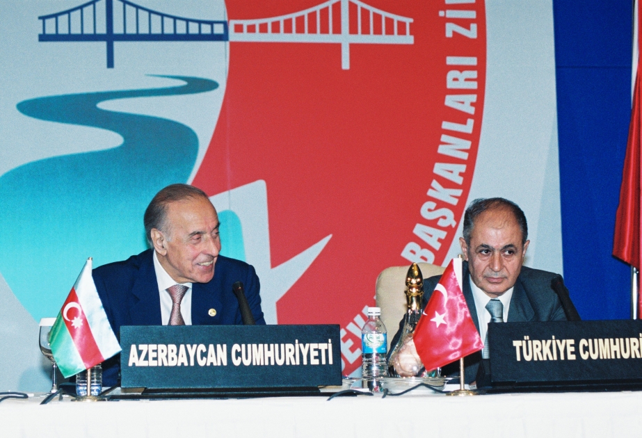 Xalqa bağışlanmış ömürdən anlar: 2001-ci ilin apreli