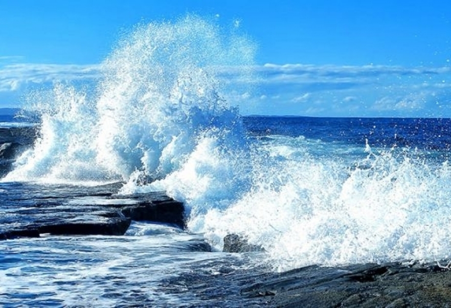 Фактическая погода: высота волн в Каспийском море достигла 4,2 метра