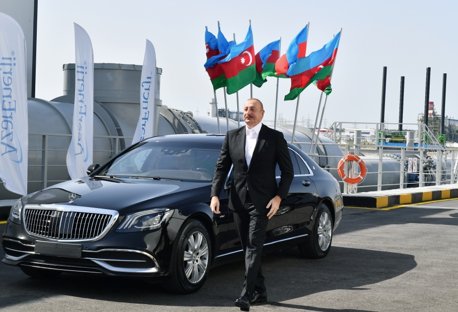 Präsident Ilham Aliyev weiht neue Estakade und Wasserpumpstationen des Kraftwerks „Schimal“ ein VIDEO
