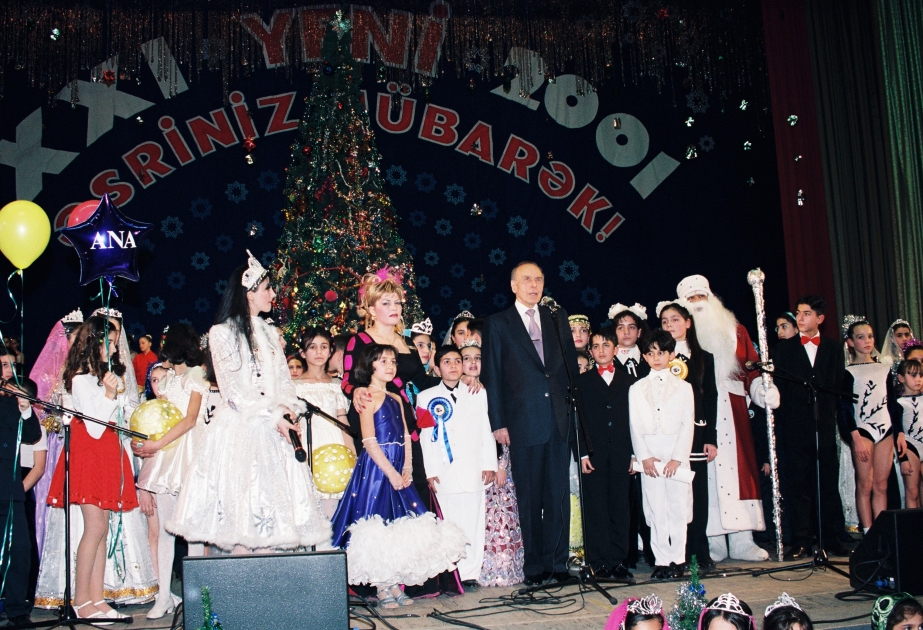 Moments of life given to the people: December 2000