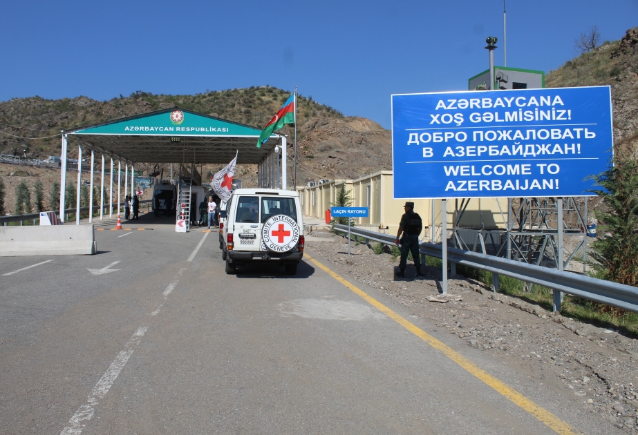 El paso de 30 personas que regresaban de Armenia a Khankandi a través del puesto de control fronterizo de Lachin fue asegurado