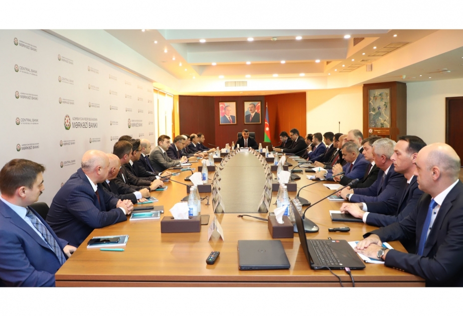 Son qlobal iqtisadi meyillərin maliyyə-bank sektoruna təsirləri ilə bağlı fikir mübadiləsi aparılıb