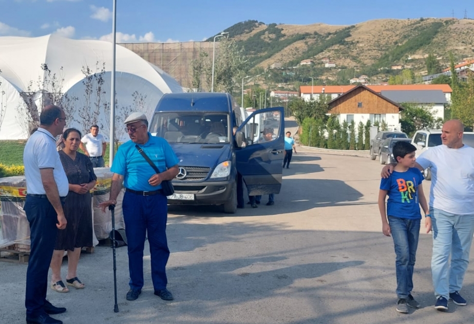 Bu gün daha 16 laçınlı ailə doğma yurda qovuşmağın sevincini yaşayıb