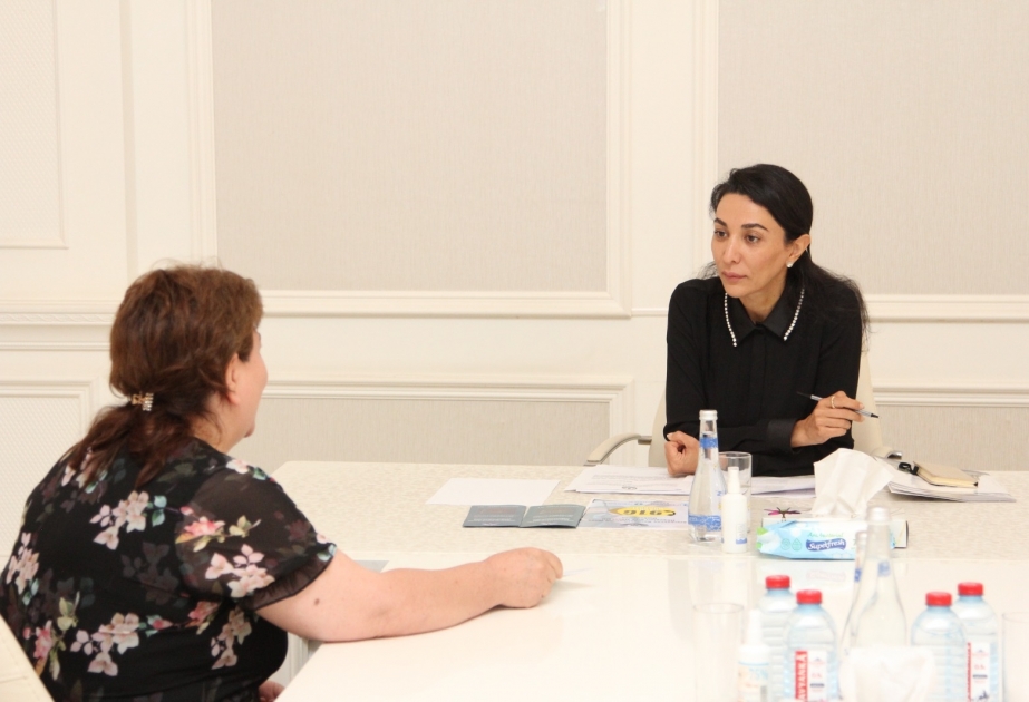 Ombudsman Gəncədə vətəndaşların müraciətlərini dinləyib