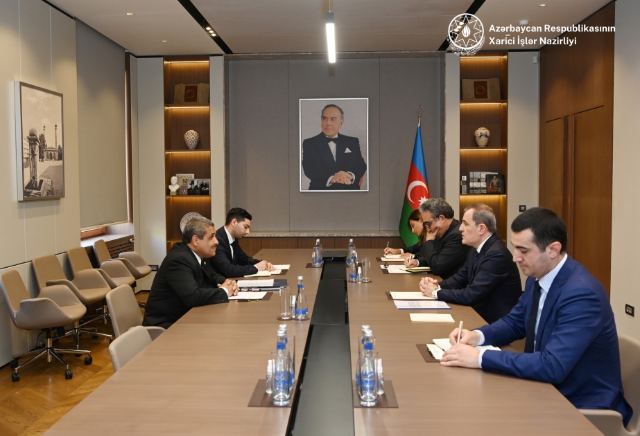 Azerbaijani FM meets with incoming Columbian ambassador