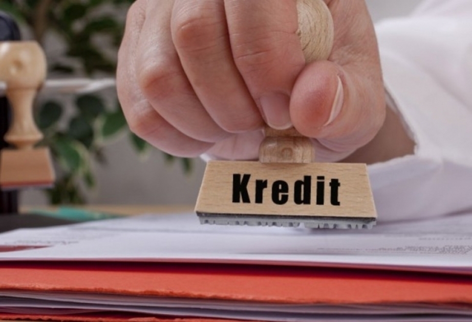 İyunda bankların kredit portfeli artıb