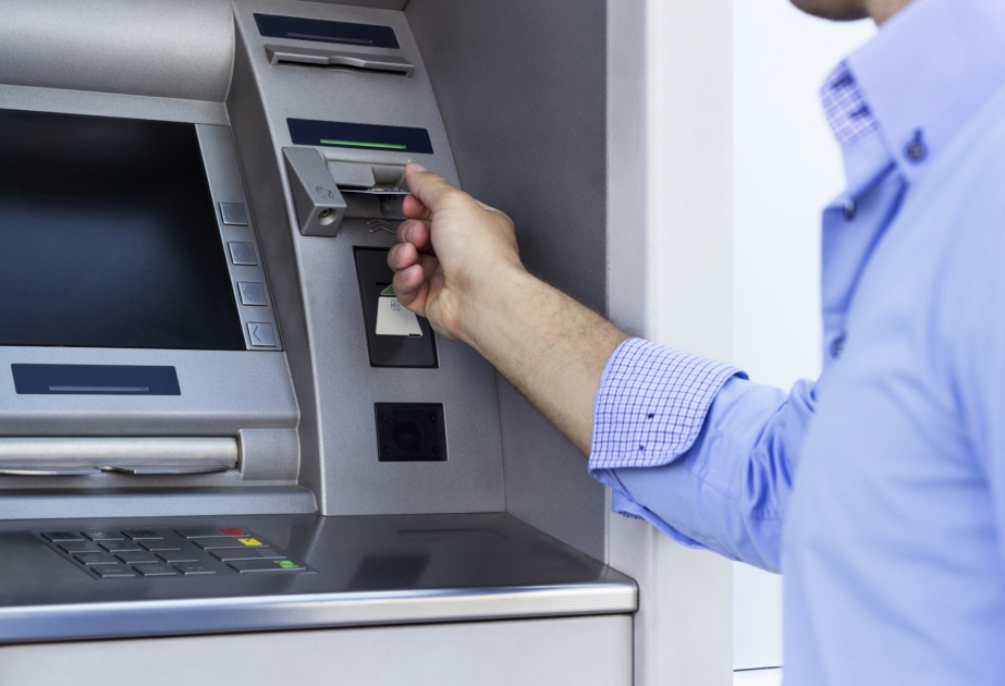 İyunda bankomatların və POS-terminalların sayı artıb