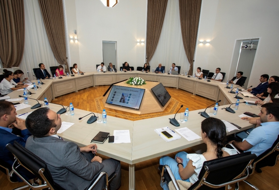 Kadrların seçimi mövzusunda təlim keçirilib