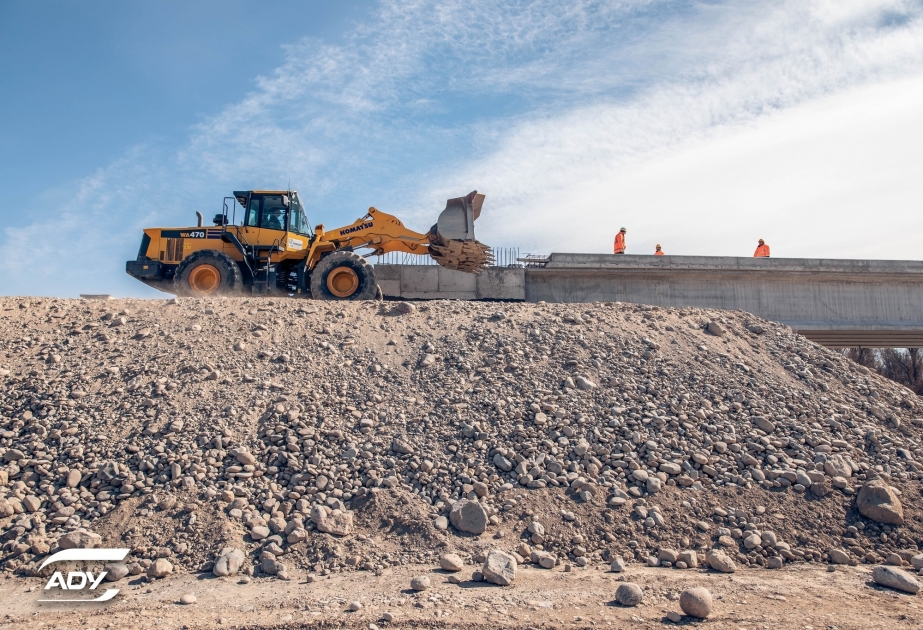 Continúa con éxito la construcción de la línea ferroviaria Horadiz-Aghband