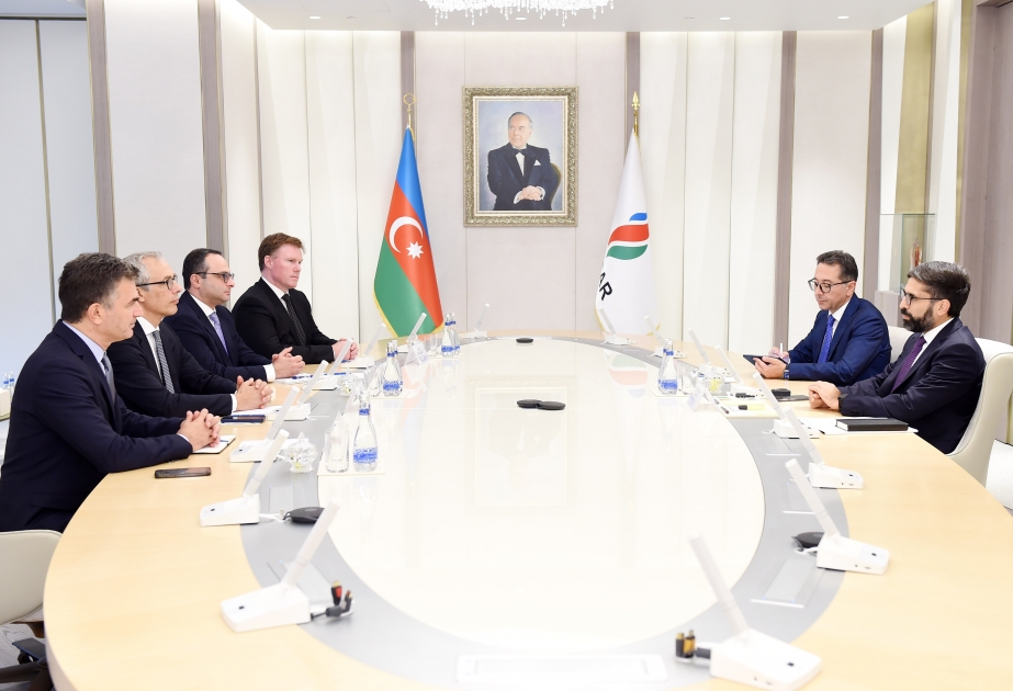 Presidente de SOCAR se reúne con el director general de "ACWA Power Company"