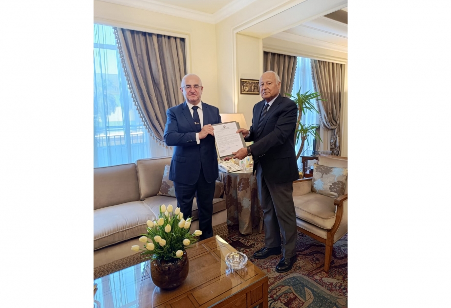 Se presenta la carta de nombramiento del nuevo observador permanente de Azerbaiyán al secretario general de la Liga Árabe