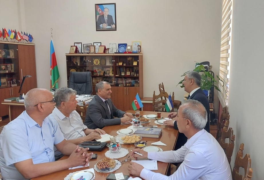 Delegación uzbeka visita la Biblioteca Nacional de Azerbaiyán