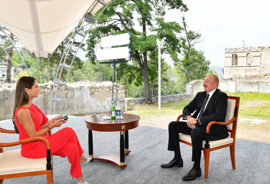 Ilham Aliyev : Depuis que nous avons établi le poste de contrôle frontalier, plus de 2000 résidents du Karabagh se sont facilement déplacés vers l'Arménie et en sont revenus