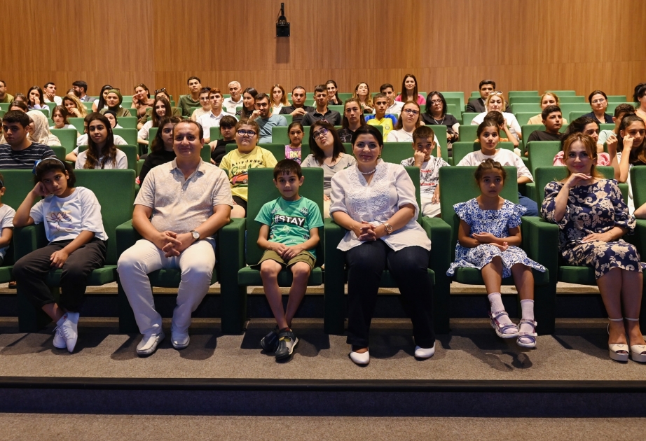 “Asif, Vasif, Ağasif”in qəhrəmanları çəkildikləri filmi 40 ildən sonra uşaqlarla birlikdə izləyiblər