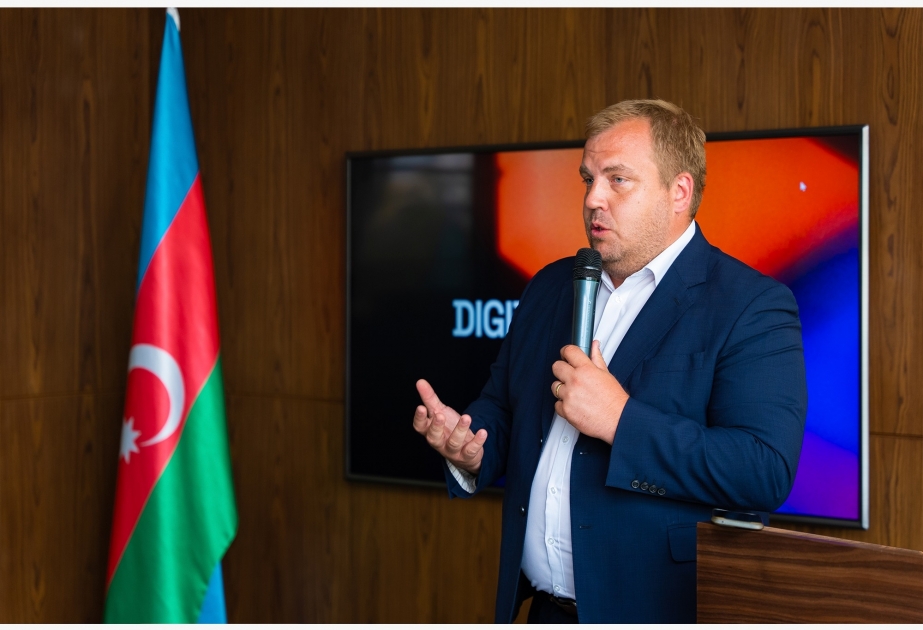 Dövlət qurumlarının nümayəndələri üçün elektron hökumət və rəqəmsal transformasiyaya dair təlim keçirilib