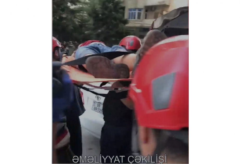 Bakıda dərinliyi 6 metr olan zirzəmiyə yıxılan uşaq xilas edilib VİDEO