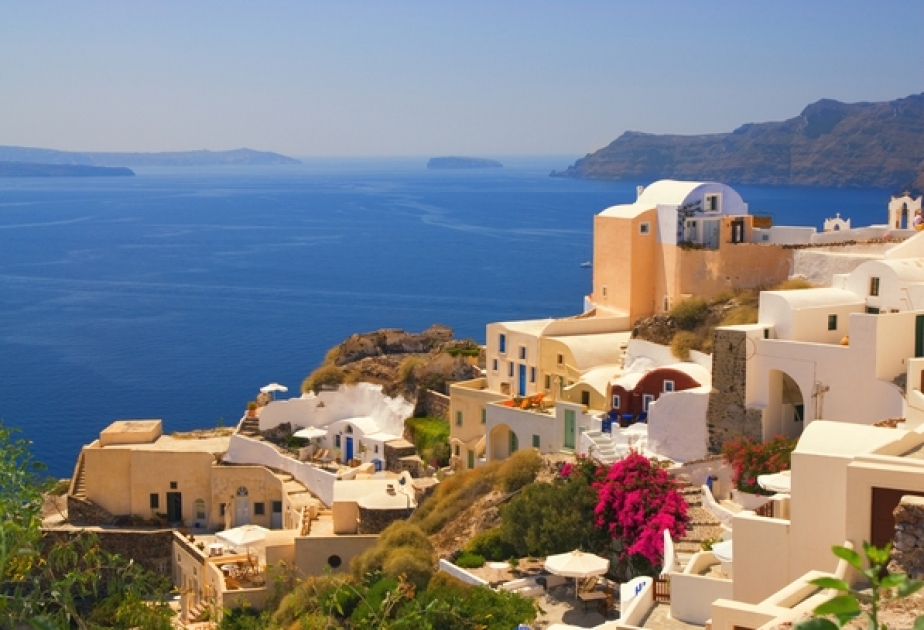 Греция подарит неделю отдыха на Родосе туристам, чей отпуск был прерван из-за пожара