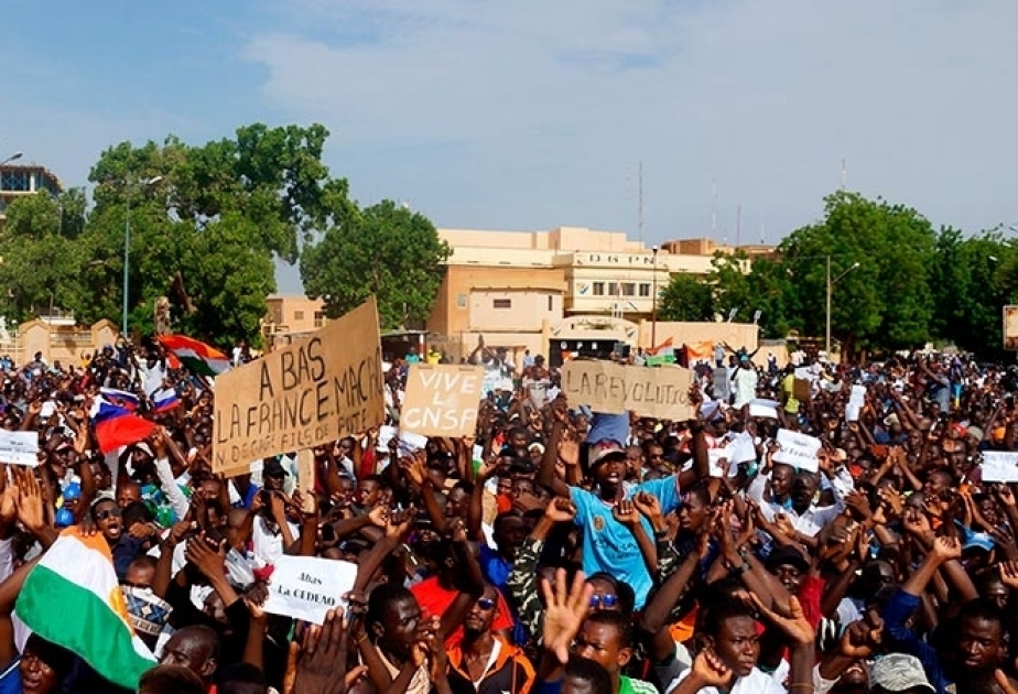 Hundreds rally in Niger, denouncing France, as the country’s new junta seeks to justify its coup