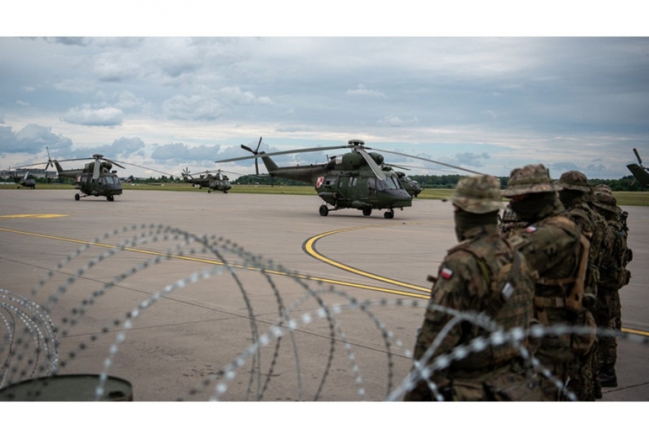 Polşa Belarusla sərhədə döyüş helikopterləri yerləşdirib