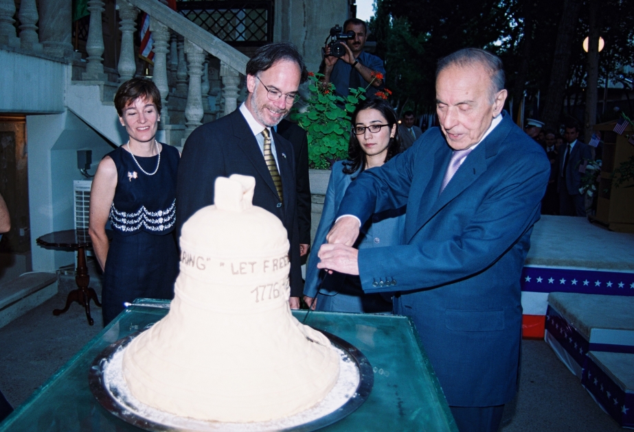 Xalqa bağışlanmış ömürdən anlar: 2001-ci ilin iyulu