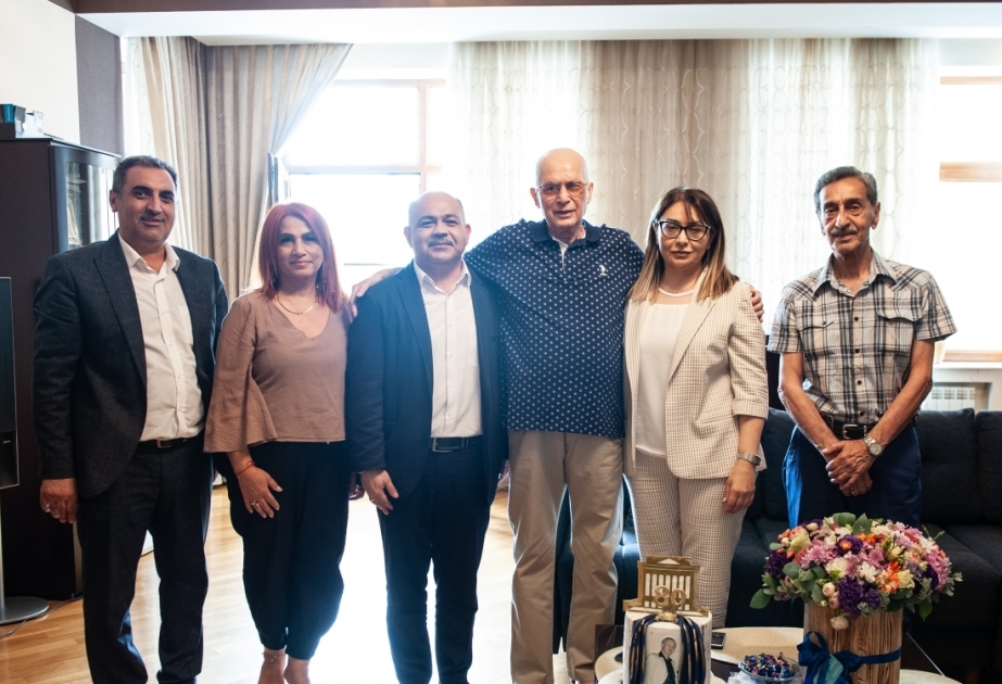 Milli Dram Teatrın rəhbərliyi Xalq artisti Ramiz Məliki yubileyi münasibətilə təbrik edib