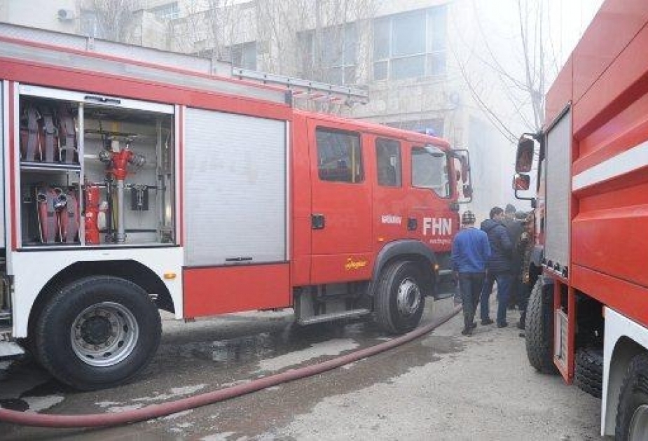 Paytaxtda yaşayış binasında baş vermiş yanğın söndürülüb