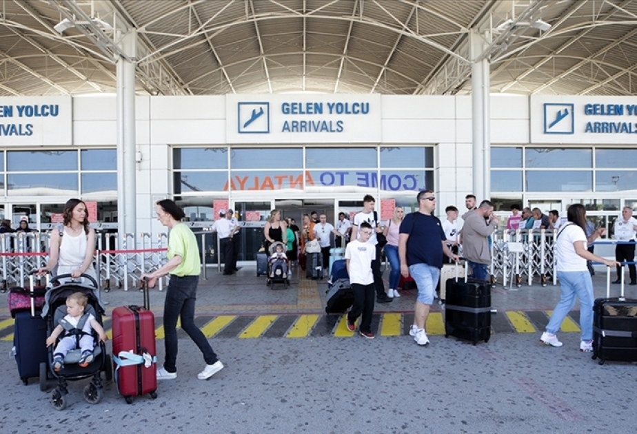 Antalya Hava Limanında rekord nəticə - 1190 təyyarə, 215 min sərnişin