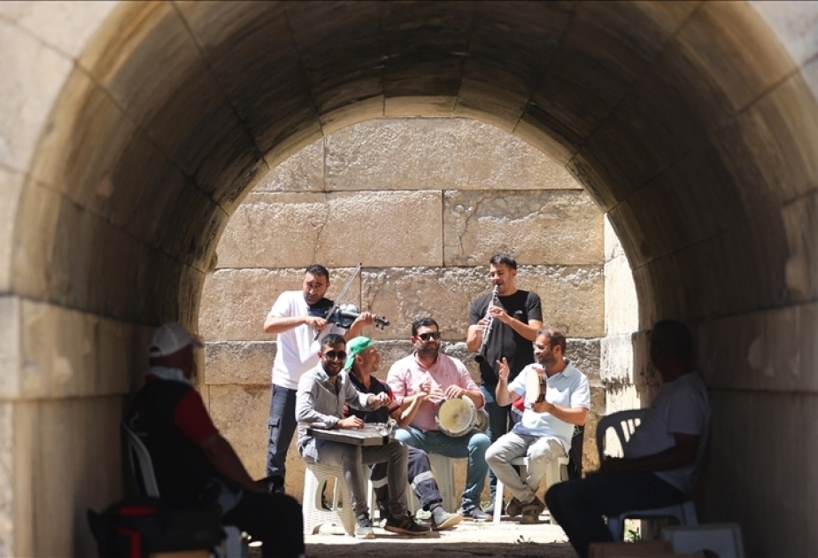 Musician excavation workers jazz up dig of ancient city in NW Türkiye