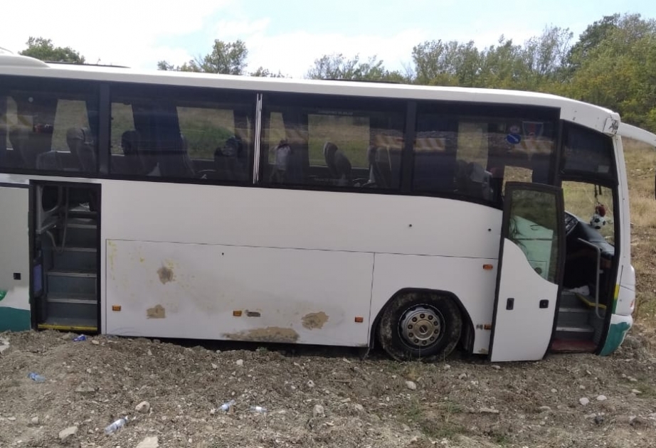 Ağsu dolaylarında iri tutumlu avtobus qəzaya uğrayıb VİDEO