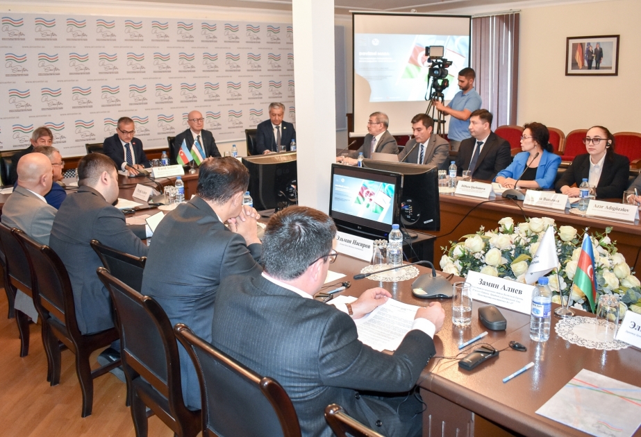 Bakú acoge la mesa redonda "Azerbaiyán-Uzbekistán: nuevos horizontes de cooperación"