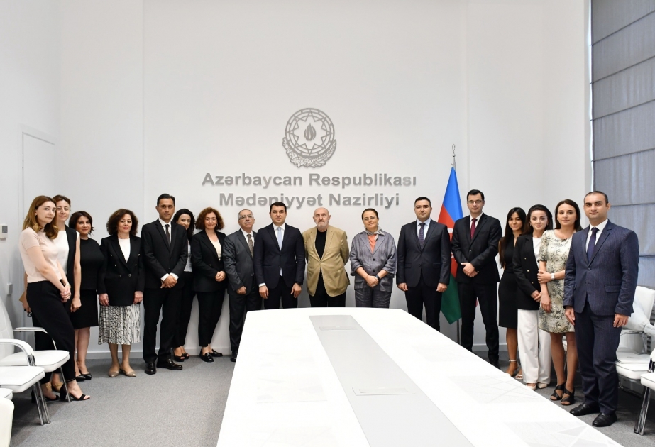 Mədəniyyət Nazirliyində estrada sənətinin görkəmli nümayəndəsi Akif İslamzadə ilə görüş keçirilib