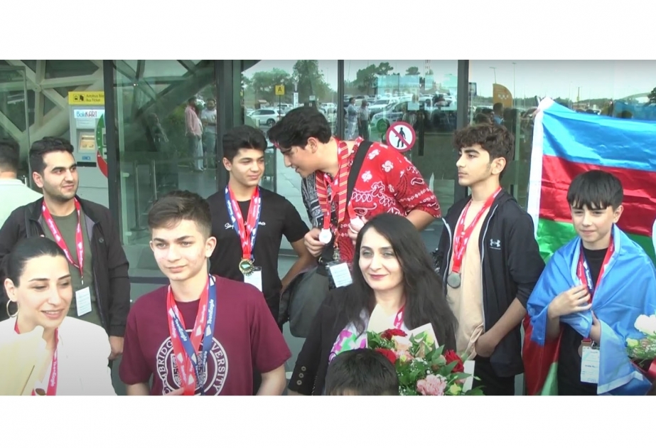 Сумгайытские школьники вернулись из Великобритании с медалями