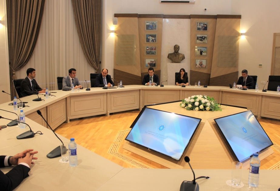 Azerbaiyán y Uzbekistán examinan la cooperación en el ámbito de la energía verde
