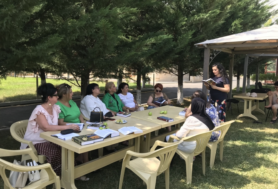 Yay oxuları davam edir: Henrix Böllün hekayələri müzakirə olunub