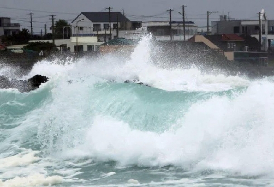 Typhoon Khanun leaves 1 dead, 1 missing while heading north slowly in South Korea
