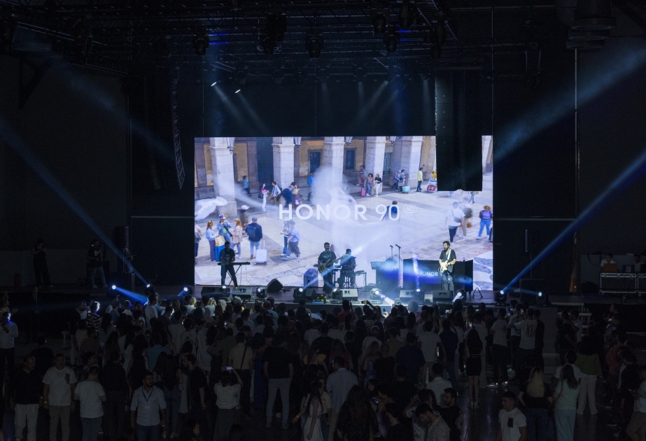 ®  200 meqapikselli “HONOR 90” smartfonunun musiqili təqdimatı