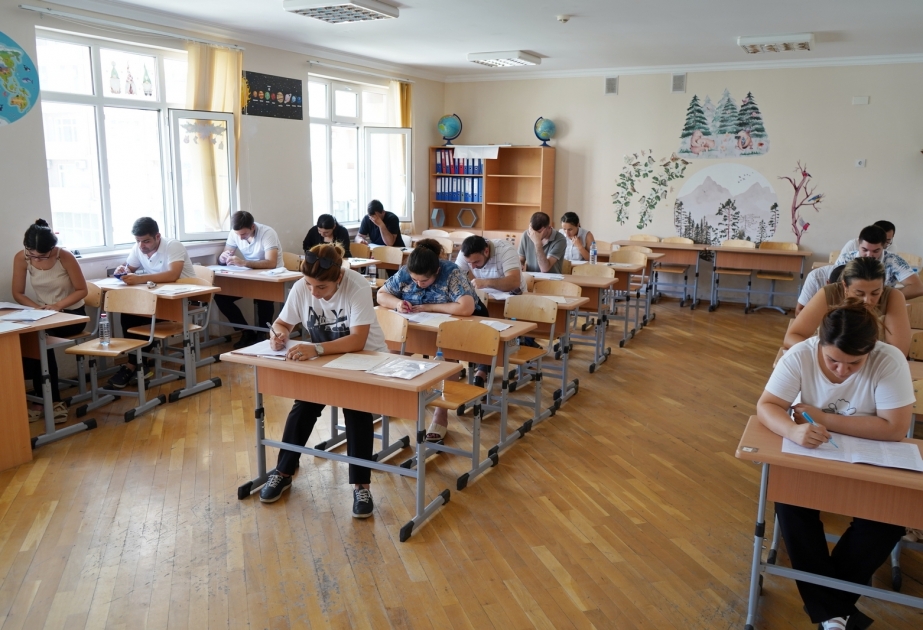 DİM dövlət qulluğu üzrə test imtahanları keçirib