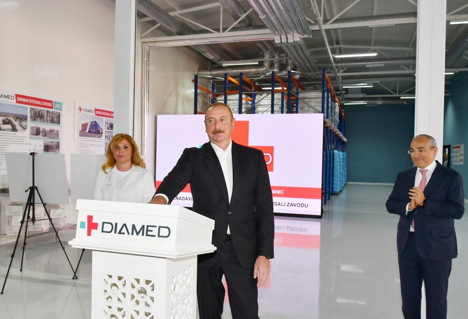 Präsident Ilham Aliyev weiht Pharmafabrik „Diamed“ in Pirallahi ein VIDEO