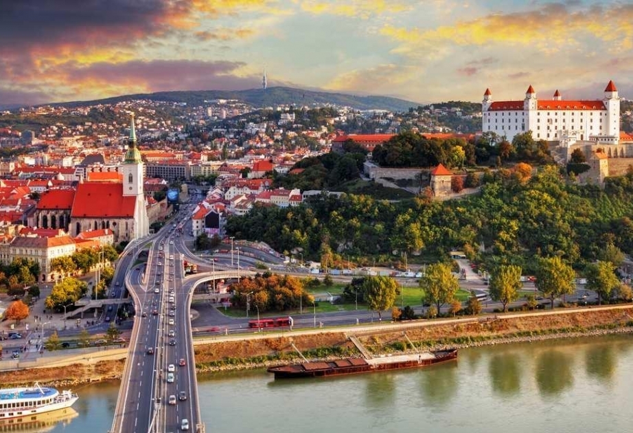 Hökumətlərarası Təqaüd Proqramları çərçivəsində Slovakiyada təhsil alacaq t ...