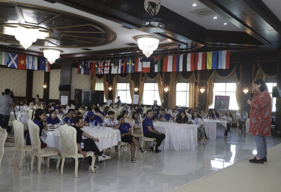 IV Yay Düşərgəsində “Xalq diplomatiyası” mövzusunda panel təşkil olunub